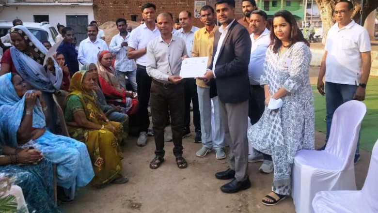 प्रधानमंत्री सूर्य घर योजना से जगमगाया भोथीपारखुर्द: 22 घरों में लगे सोलर पैनल, कलेक्टर ने किया सम्मानित