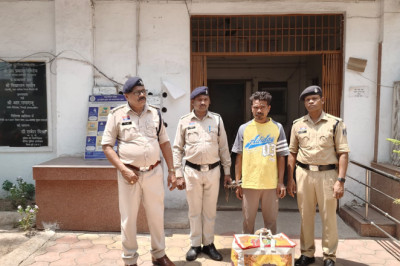 भिलाई में 10 किलो से ज्यादा गांजा के साथ तस्कर गिरफ्तार: खुर्शीपार पुलिस की कार्रवाई, बाइक और नकदी जब्त