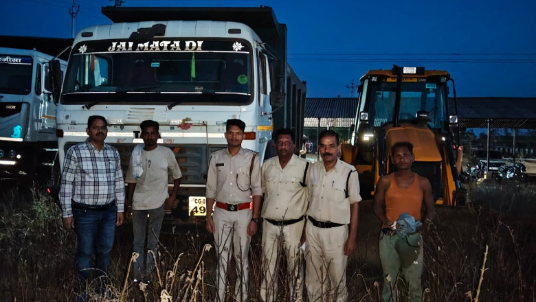राजनांदगांव में अवैध खनन पर बड़ी कार्रवाई: 1 जेसीबी, 2 हाईवा और माजदा वाहन जब्त