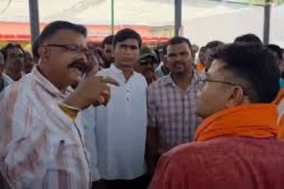 सुशासन तिहार में हंगामा: भाजपा नेता पर भड़के अधिकारी, बोले- ‘जो करना है कर लो’