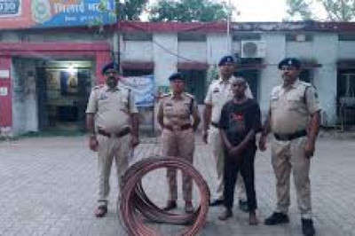 BSP परिसर से कॉपर तार पार करने की फिराक में थे आरोपी, CISF-पुलिस ने दबोचा