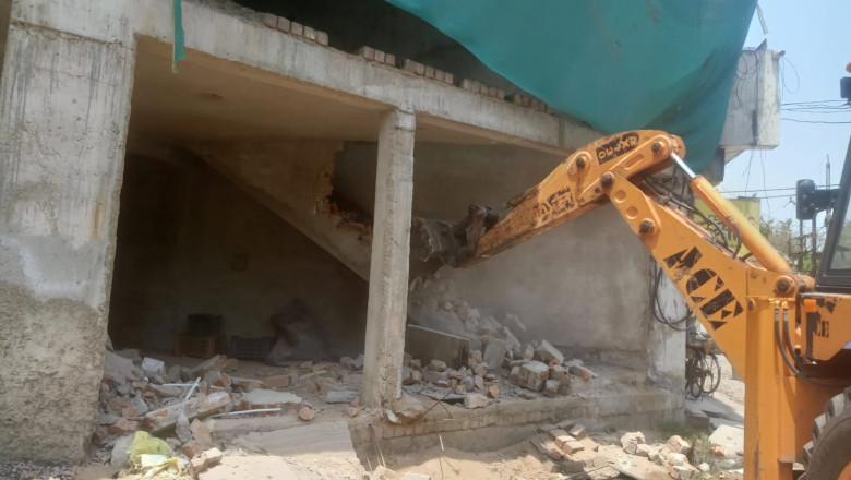 रायपुर नगर निगम की सख्ती, कोटा क्षेत्र में अतिरिक्त निर्माण पर चला बुलडोजर