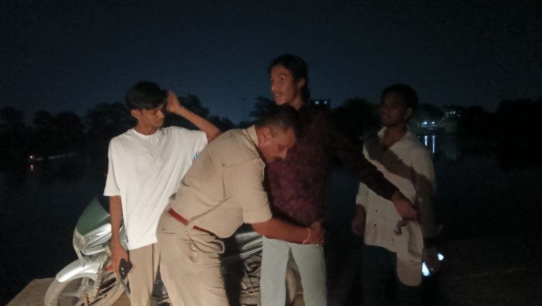 दुर्ग पुलिस का विशेष अभियान: सार्वजनिक स्थानों पर शराब सेवन व अड्डेबाजी के खिलाफ 90 प्रकरणों में कार्रवाई