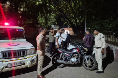 ऑपरेशन विश्वास के तहत दुर्ग पुलिस की लगातार सख्त कार्यवाही जारी, खुले में शराब सेवन एवं अड्डेबाजी करने वाले 121 व्यक्तियों पर कार्यवाही, अवैध शराब बिक्री करते 03 आरोपी गिरफ्तार