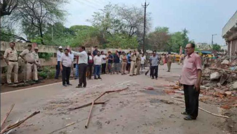 दुर्ग में रेलवे किनारे कार्रवाई, 4 दुकानें हटाईं, 33 मामलों में स्टे