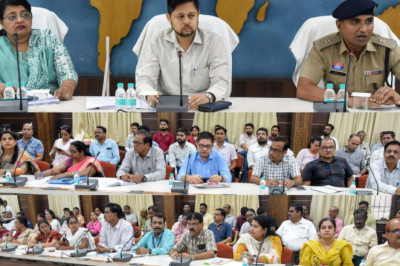 नीट-2026: दुर्ग के 19 केंद्रों में 6,939 परीक्षार्थी देंगे परीक्षा, कलेक्टर ने दिए सख्त निर्देश