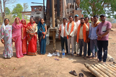 डोंगरगढ़ - ग्रामीणों की लंबे समय से मांग पर ! बुढ़ान छापर में बोर खनन का शुभ कार्य किया गया।