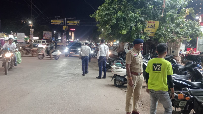 दुर्ग यातायात पुलिस की सख्ती, नो पार्किंग नियम तोड़ने वालों पर कार्रवाई तेज