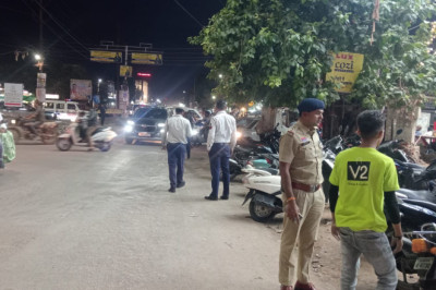 दुर्ग यातायात पुलिस की सख्ती, नो पार्किंग नियम तोड़ने वालों पर कार्रवाई तेज