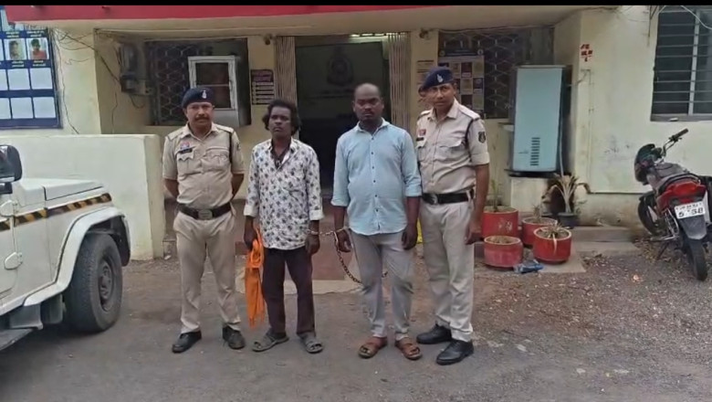 "ऑपरेशन विश्वास: दुर्ग पुलिस की बड़ी कार्रवाई, 297 पौवा शराब, नकदी और बाइक सहित 6 आरोपी गिरफ्तार"