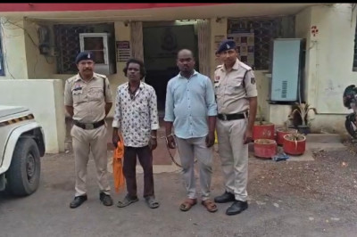 "ऑपरेशन विश्वास: दुर्ग पुलिस की बड़ी कार्रवाई, 297 पौवा शराब, नकदी और बाइक सहित 6 आरोपी गिरफ्तार"