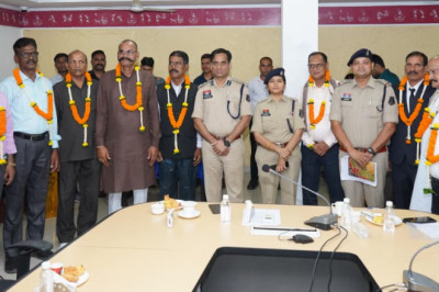 रायपुर पुलिस के 10 अधिकारी-कर्मचारी सेवानिवृत्त, सम्मान समारोह में दी गई भावभीनी विदाई
