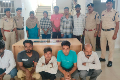 वैशाली नगर पुलिस की बड़ी कार्रवाई: जुआ खेलते 10 लोग गिरफ्तार, 9 मोबाइल और ₹44,100 बरामद
