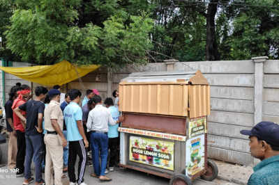 रायपुर में अतिक्रमण पर कार्रवाई: टिकरापारा पुजारी पार्क के पास 6 ठेले हटाए, 13 दुकानदारों पर ₹12 हजार का ई-चालान