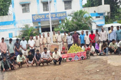 पुलिस का 'ऑपरेशन अंकुश' सफल: 5 जुआ फड़ों पर छापेमारी, 33 गिरफ्तार, लाखों का सामान जब्त...