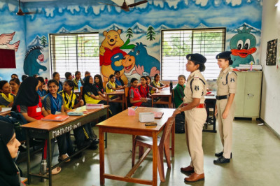 दुर्ग पुलिस का बड़ा मिशन: अब स्कूलों और सड़कों पर बेटियों की सुरक्षा का सख्त पहरा...