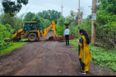जिला प्रशासन ने बुलडोजर चलाकर शासकीय भूमि कराई अतिक्रमण मुक्त ग्राम झुराडबरी में अवैध प्लॉटिंग के लिए पहाड़ काटकर बनाया गया रास्ता ध्वस्त