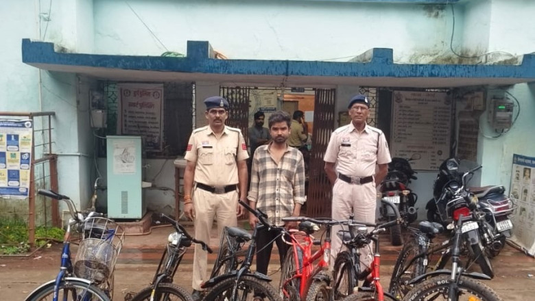 नेवई पुलिस की बड़ी सफलता: 6 साइकिलें चोरी करने वाला शातिर आरोपी गिरफ्तार, ₹30 हजार की साइकिलें बरामद...