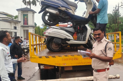 दुर्ग यातायात पुलिस का बड़ा अभियान: तीसरे दिन 22 नाबालिग वाहन चालक पकड़े, 3 दिन में 89 पर कार्रवाई; अभिभावकों से भरवाया गया वचन पत्र...
