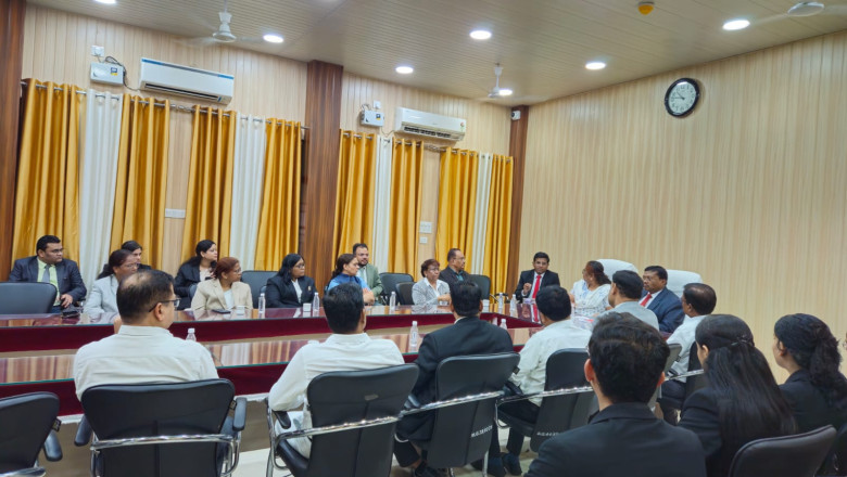 मध्यस्थता एवं राष्ट्रीय लोक अदालत की सफलता के लिए दुर्ग जिला न्यायालय में न्यायाधीशों की रणनीतिक बैठक