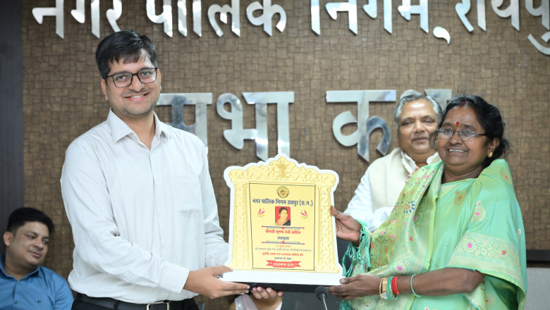 नगर निगम रायपुर की प्रभारी अपर आयुक्त कृष्णा खटीक सेवानिवृत्त, आयुक्त संबित मिश्रा ने किया सम्मानित