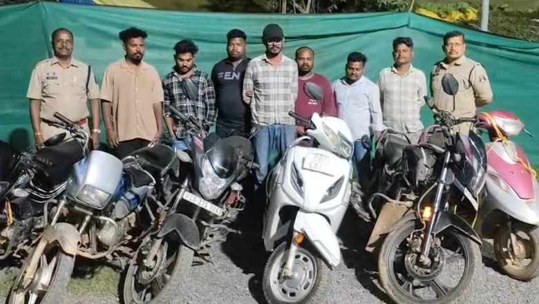 कोण्डागांव में जुए के अड्डे पर पुलिस का शिकंजा, 7 जुआरी गिरफ्तार; 2.01 लाख का सामान जब्त
