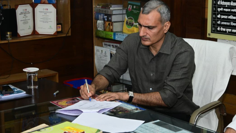 रणबीर शर्मा ने संभाला गरियाबंद कलेक्टर का पदभार, योजनाओं के बेहतर क्रियान्वयन को बताया प्राथमिकता