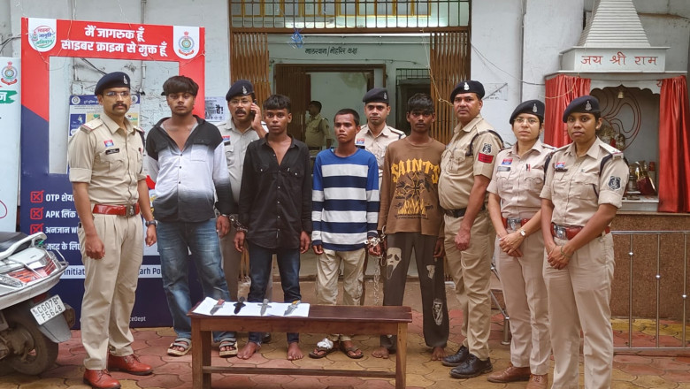 खुर्सीपार में धारदार हथियार लेकर राहगीरों को डराने वाले 2 आरोपी गिरफ्तार, विधि से संघर्षरत बालक समेत 3 पर कार्रवाई