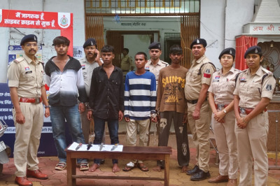 खुर्सीपार में धारदार हथियार लेकर राहगीरों को डराने वाले 2 आरोपी गिरफ्तार, विधि से संघर्षरत बालक समेत 3 पर कार्रवाई