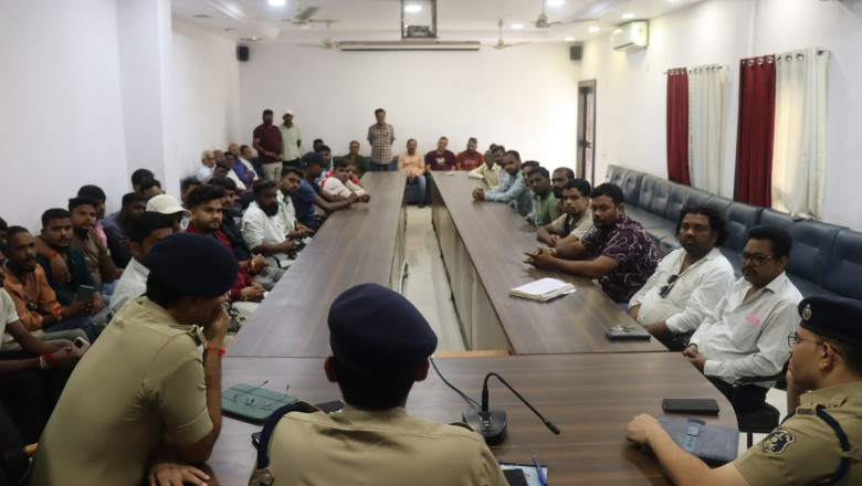 त्योहारों से पहले दुर्ग पुलिस का बड़ा निर्देश: डीजे-पंडाल संचालकों की बैठक, रात 10 बजे बाद साउंड पर रोक