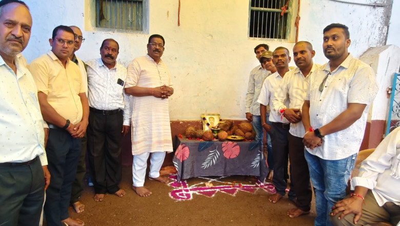 जन्माष्टमी पर पांडेटोला पहुंचे विधायक भोलाराम साहू, शीतला सामुदायिक भवन की घोषणा से ग्रामीणों में खुशी