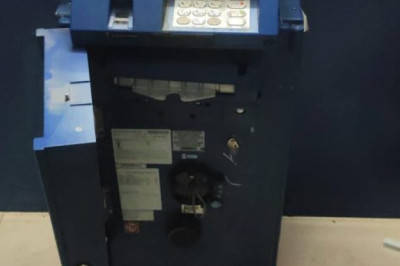 डोंगरगढ़ में ATM तोड़ने की सनसनीखेज कोशिश, CCTV कैमरा तोड़कर हथौड़ी-छीनी से मशीन पर किए वार; आरोपी गिरफ्तार