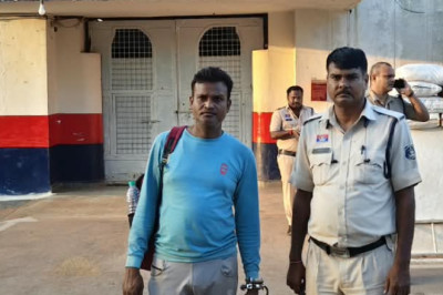 दुर्ग में हत्या के प्रयास का आरोपी अहमदाबाद से गिरफ्तार, धारदार हथियार-मोटरसाइकिल और कपड़े बरामद...