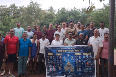 दुर्ग पुलिस की बड़ी पहल: 159 पार्क और मैदानों में पहुंचा साइबर जागृति अभियान, मॉर्निंग वॉकर्स को किया जागरूक