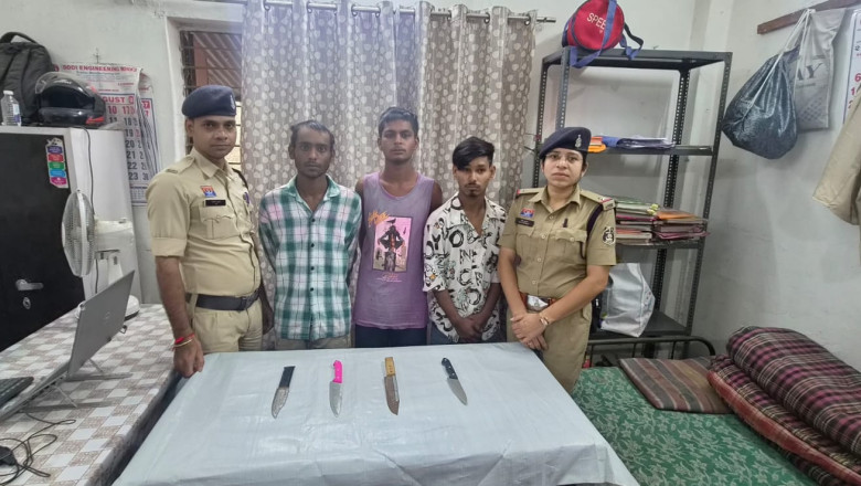 खुर्सीपार में हथियार लेकर दहशत फैलाने वाले 3 आरोपी गिरफ्तार, अपचारी बालक भी पकड़ा गया