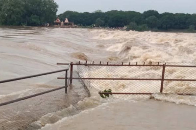 शिवनाथ नदी में बढ़ा जलस्तर, महादेव घाट मार्ग बंद; गणेश विसर्जन पर भी रोक