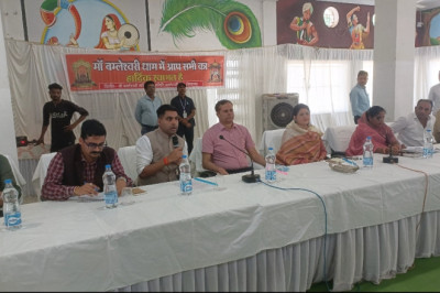 डोंगरगढ़ - नवरात्र से पहले डोंगरगढ़ में प्रशासन की बड़ी बैठक  मां बमलेश्वरी मंदिर में सुरक्षा, यातायात और पार्किंग व्यवस्था को लेकर तैयारियों की समीक्षा