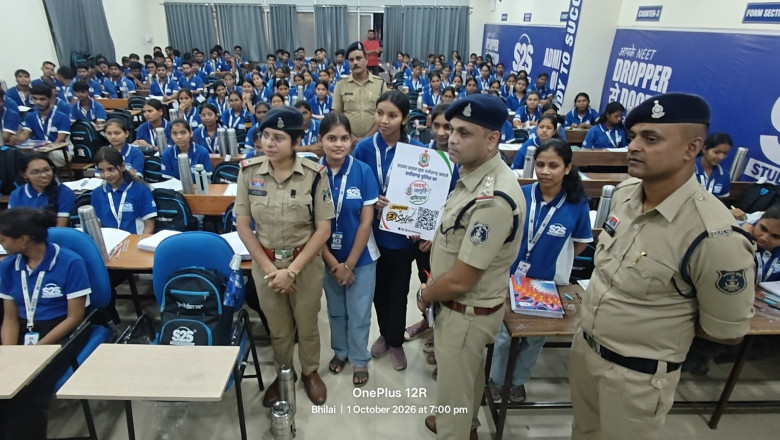 दुर्ग पुलिस द्वारा साइबर जागृति अभियान के तहत विद्यार्थियों को किया गया जागरूक, हेल्पलाइन 1930 पर शिकायत दर्ज कराने की अपील...