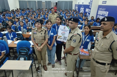 दुर्ग पुलिस द्वारा साइबर जागृति अभियान के तहत विद्यार्थियों को किया गया जागरूक, हेल्पलाइन 1930 पर शिकायत दर्ज कराने की अपील...