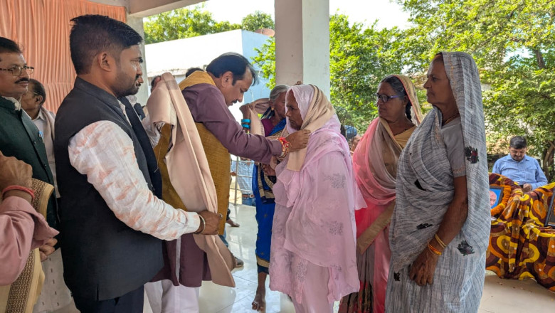 गांधी-शास्त्री जयंती पर भिलाई में 150 वरिष्ठजनों का सम्मान, सांसद विजय बघेल ने कहा- वरिष्ठों का आशीर्वाद ही समाज की ताकत...