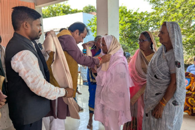 गांधी-शास्त्री जयंती पर भिलाई में 150 वरिष्ठजनों का सम्मान, सांसद विजय बघेल ने कहा- वरिष्ठों का आशीर्वाद ही समाज की ताकत...