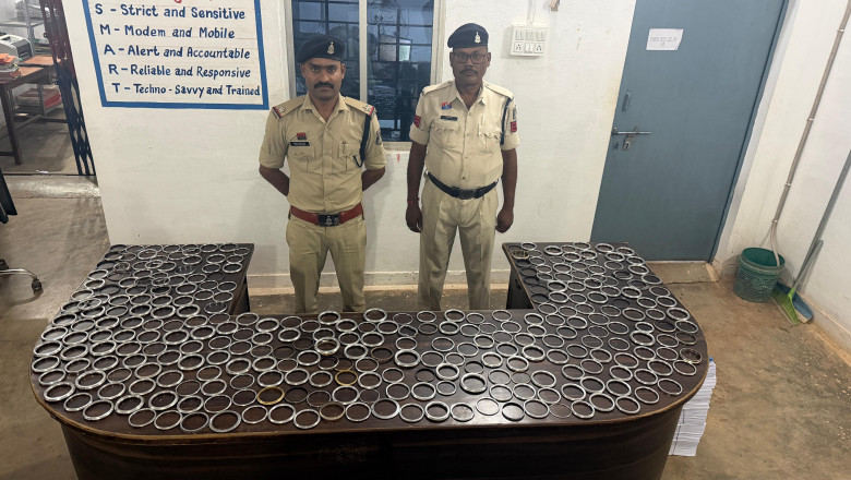 धमधा पुलिस की अनोखी कार्रवाई: सांस्कृतिक कार्यक्रम में युवाओं से 800 लोहे के कड़े उतरवाए