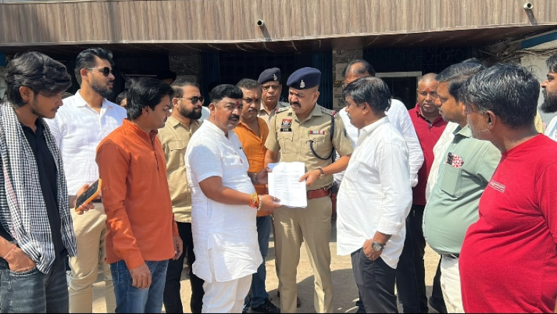 सोशल मीडिया पर कथित भ्रामक वीडियो को लेकर सुपेला थाने पहुंचे सैकड़ों लोग, निष्पक्ष जांच और कार्रवाई की मांग