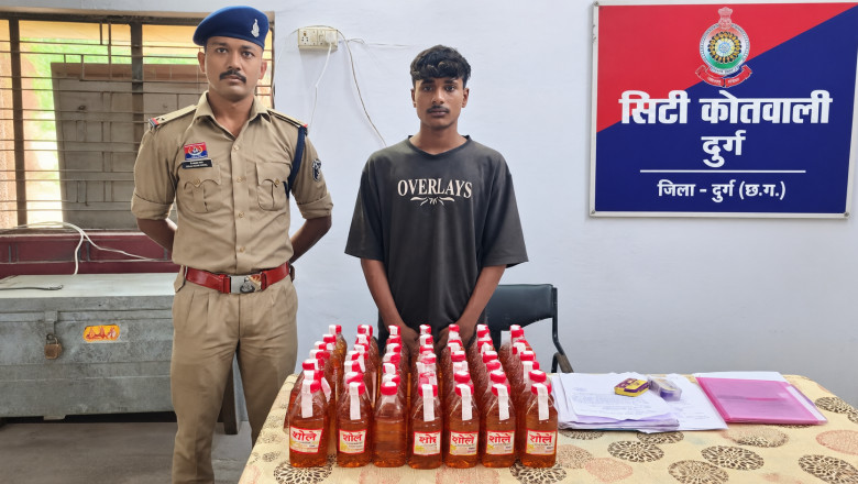 दुर्ग में अवैध शराब बिक्री पर पुलिस का शिकंजा, 18 वर्षीय आरोपी गिरफ्तार; 35 पौव्वा शराब जब्त...