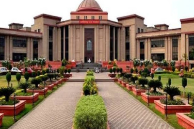 छत्तीसगढ़ में शिक्षक भर्ती परीक्षा पर रोक, दिव्यांग आरक्षण में गड़बड़ी का आरोप; हाईकोर्ट ने सरकार से मांगा जवाब