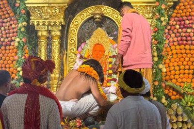 बस्तर से 15 आंगादेव लेकर मां बम्लेश्वरी मंदिर पहुंचा आदिवासी समाज, शांतिपूर्ण ढंग से हुई पंचमी भेंट