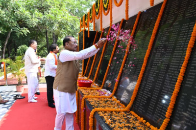 रायपुर: पुलिस स्मृति दिवस पर शहीद जवानों को श्रद्धांजलि, CM साय ने परिजनों को किया सम्मानित...