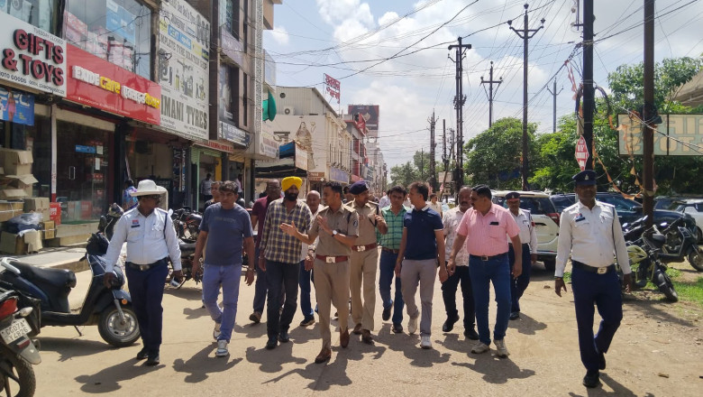दुर्ग-भिलाई में ट्रैफिक पुलिस की सख्ती, नो-पार्किंग में खड़े वाहन क्रेन से हटाए जा रहे...