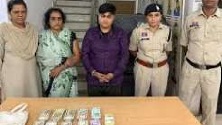 ब्याज के नाम पर मनमानी वसूली का आरोप, मां-बेटी गिरफ्तार; 3.79 लाख कैश और ब्लैंक चेक जब्त