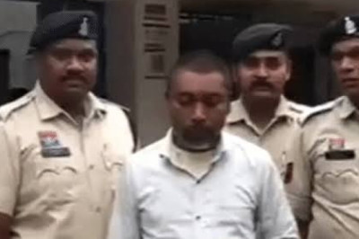 जांच के बहाने महिला से छेड़छाड़, झोलाछाप डॉक्टर गिरफ्तार: पेट दर्द का इलाज कराने पहुंची थी महिला, पति को पर्दे के पीछे बैठाया